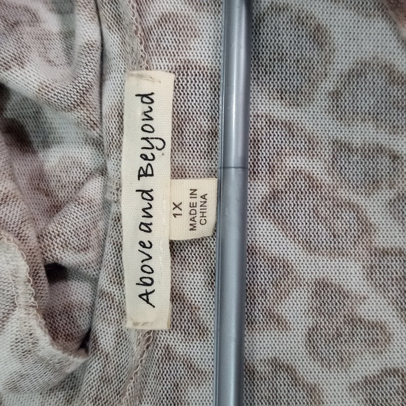 Above and beyond : Women's hoodie pullover leopard print 1x - Picture 4 of 6